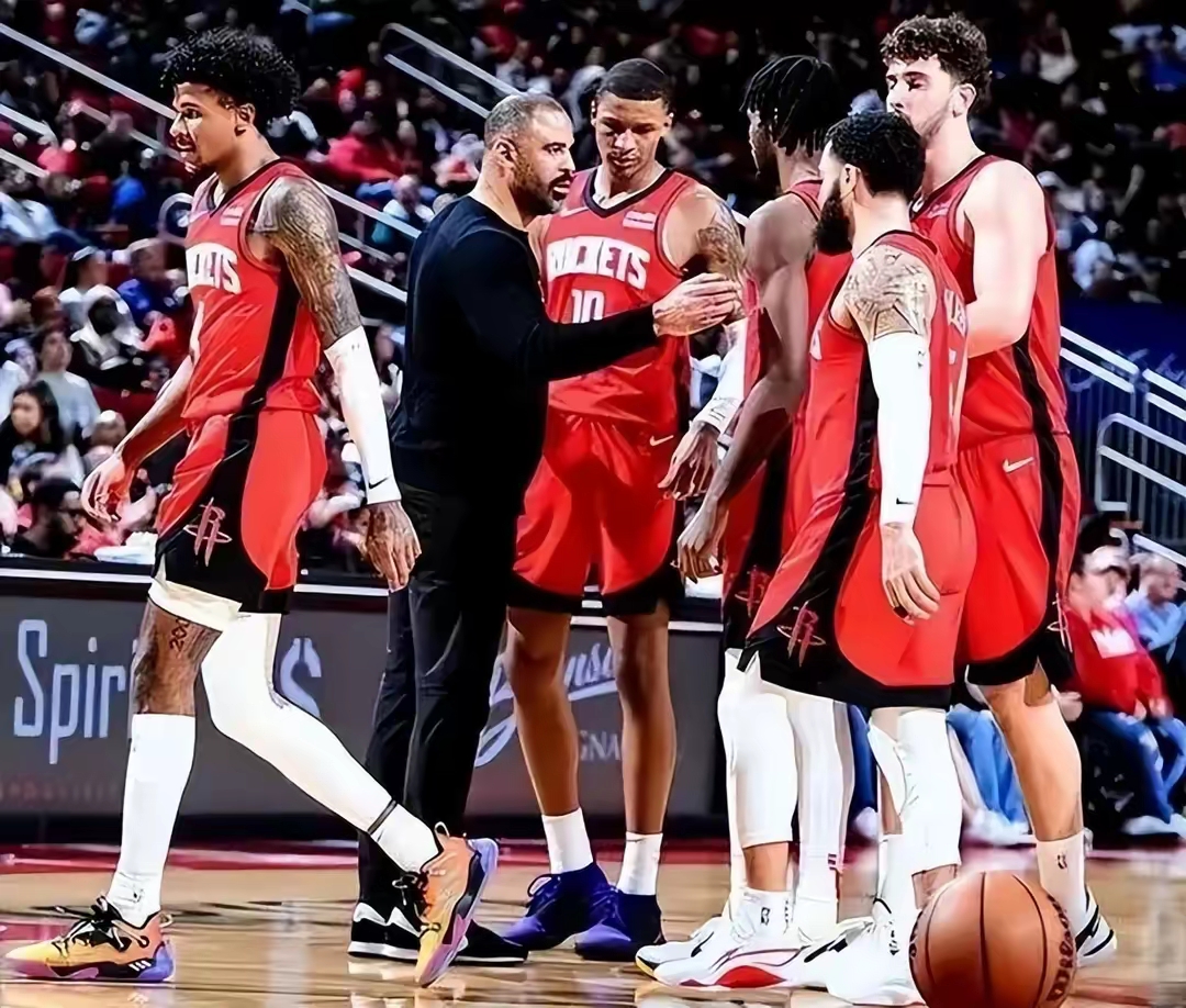 爱游戏入口-火箭完胜爵士,东契奇点燃赛场