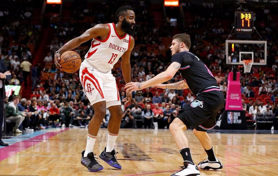 爱游戏在线-火箭翻盘上海队，保罗关键制胜