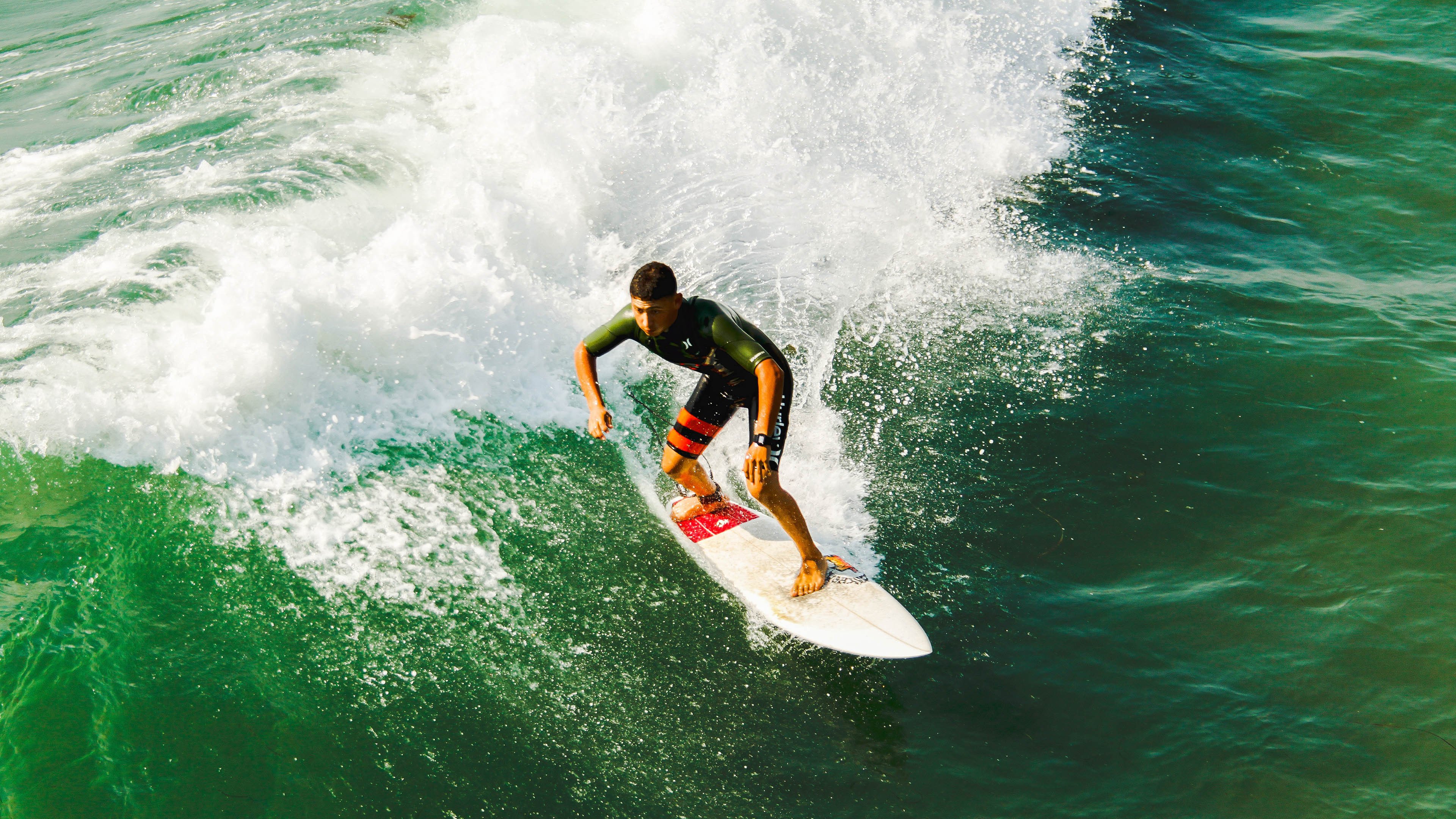 爱游戏体育-摩纳哥强势拿下几内亚，维尼修斯在德甲争冠战接管比赛，足球世界的双重奏鸣